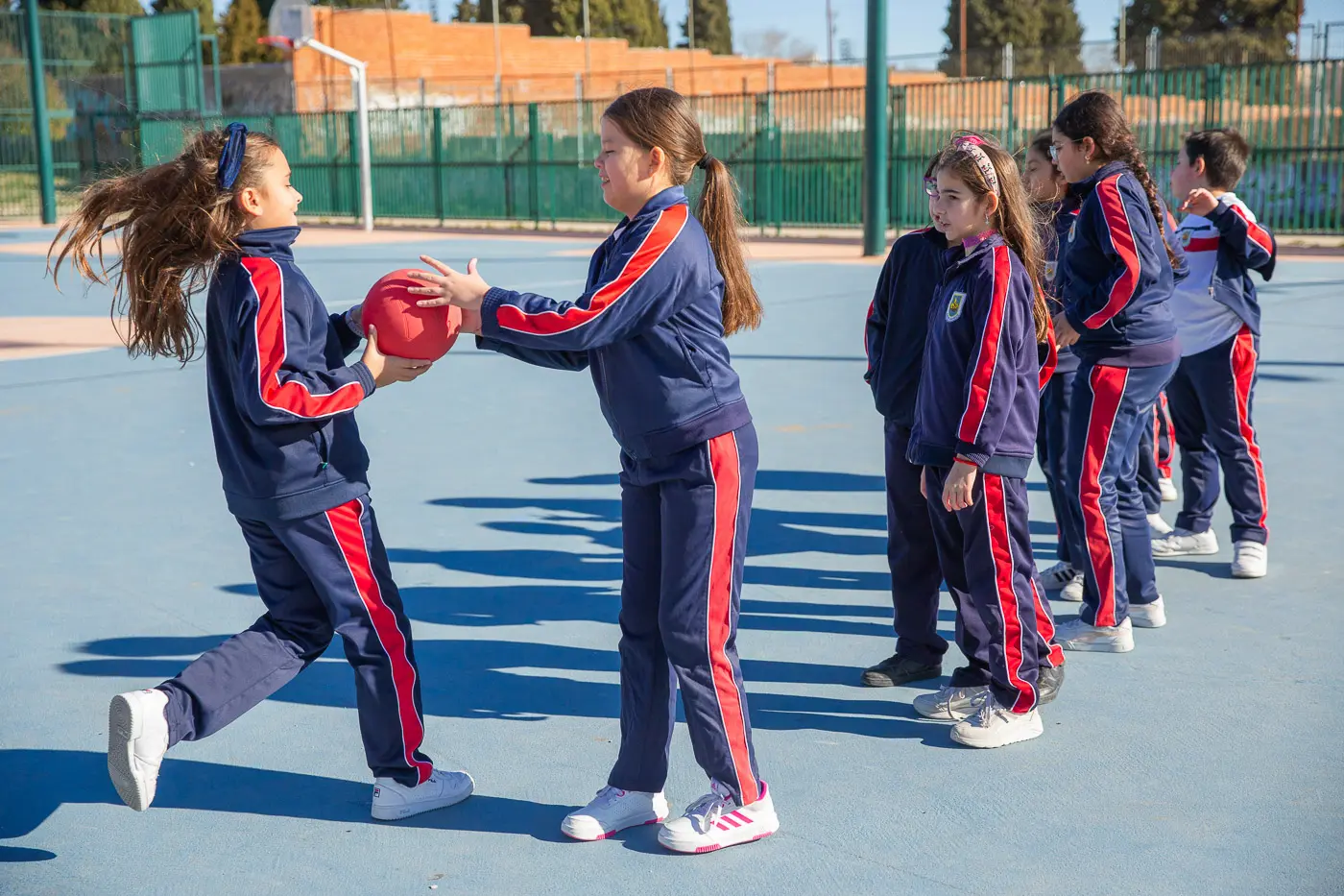 Estudiantes-en-las-pistas-del-Colegio-Mater-Amabilis